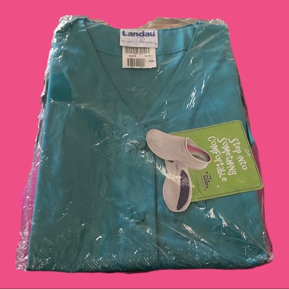 Landau 8232 Women's Snap Front Top - Picture 3 of 8